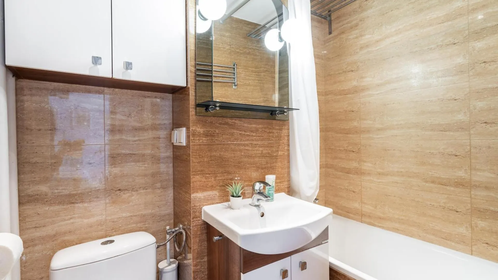 Superapart Kilinskiego 3, Cozy Urban Retreat, Perfect For Couples Warsaw